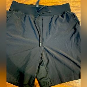 Lululemon T.H.E. Linerless Short 7” - Small (black)